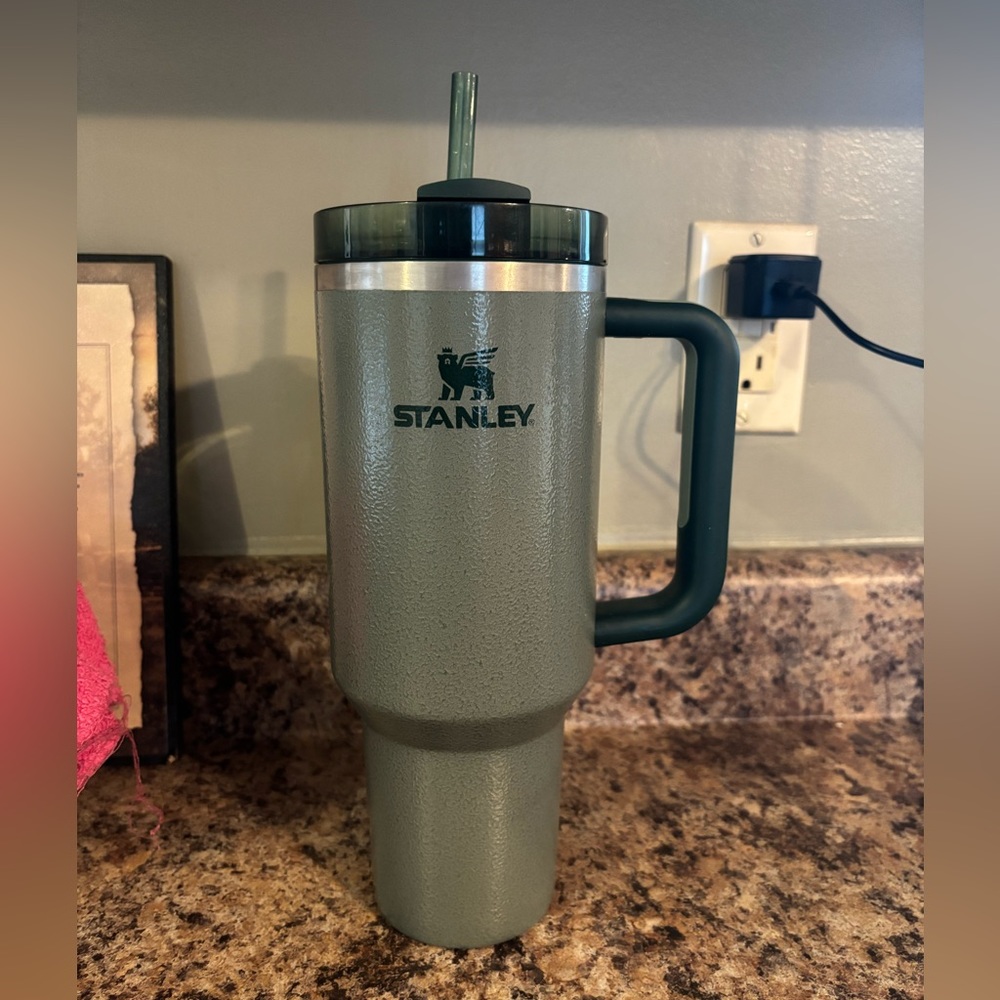 Stanley hammertone 40 oz new never used washed and put away